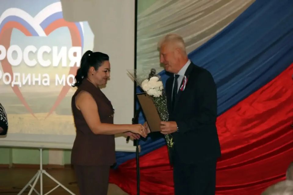 Сегодня, в главный праздник нашей страны — День России, сердце переполняет гордость Сегодня, в главный праздник нашей страны — День России, сердце переполняет гордость
