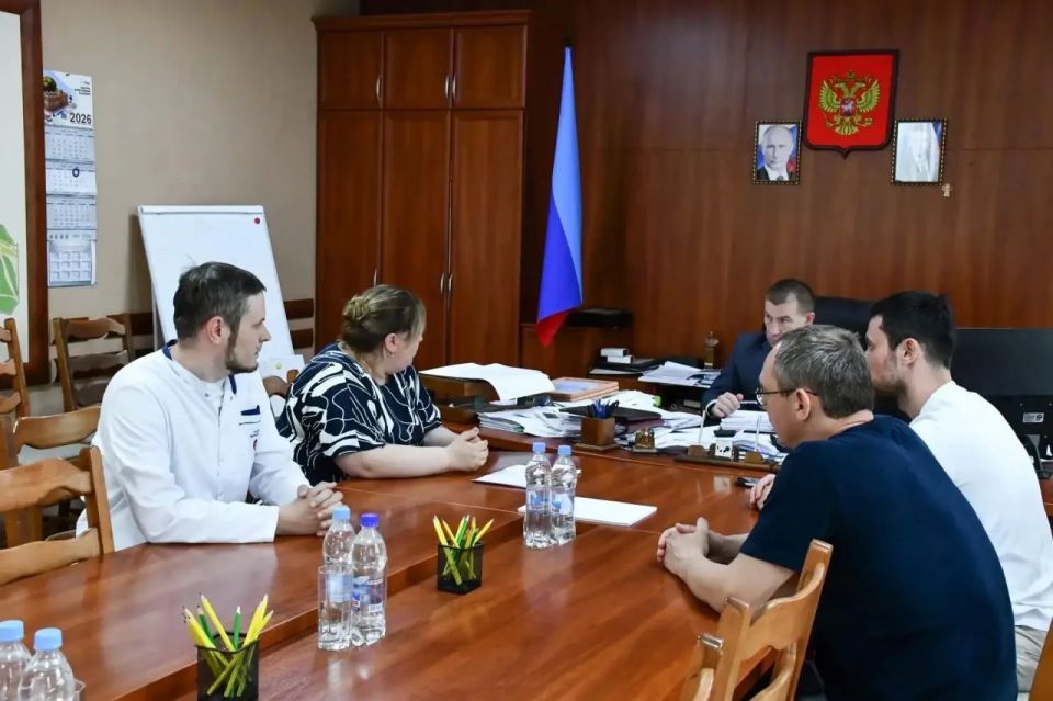 Андрей Губарев: В рамках шефской помощи Калужской области, направленной на повышение качества и доступности медицинской помощи, министр здравоохранения региона Анна Чернова посетила Первомайск Андрей Губарев: В рамках шефской помощи Калужской области, направленной на повышение качества и доступности медицинской помощи, министр здравоохранения региона Анна Чернова посетила Первомайск