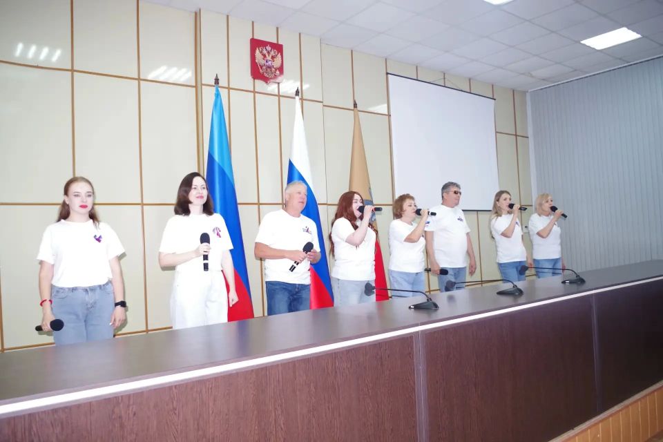 В Славяносербске торжественно отметили День России В Славяносербске торжественно отметили День России