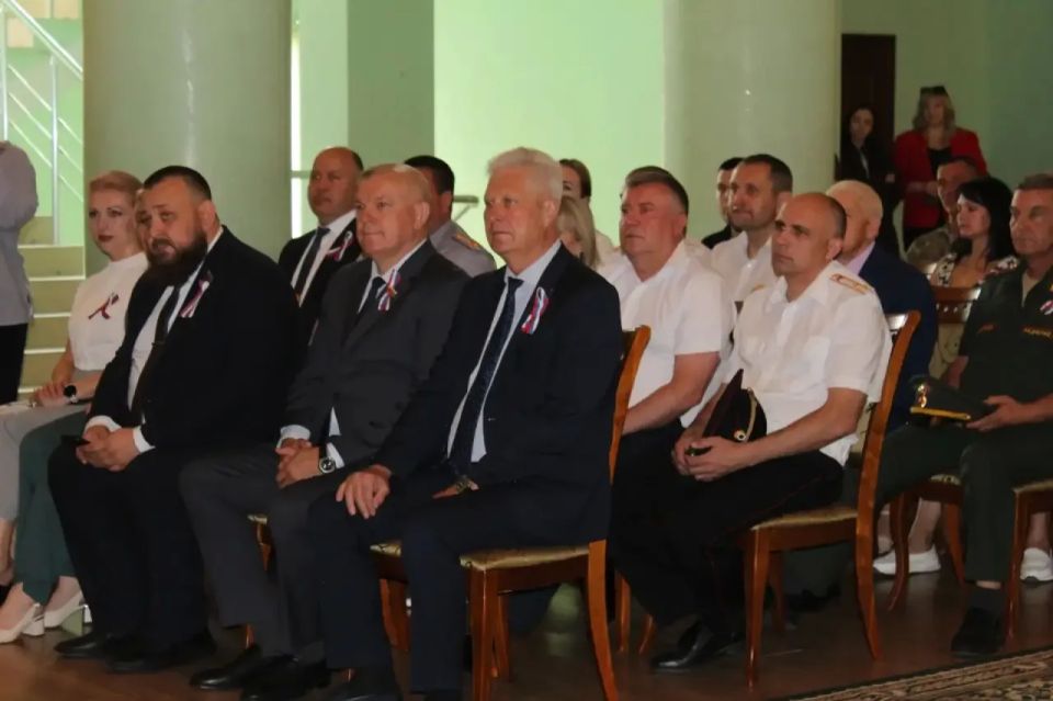 Сегодня, в главный праздник нашей страны — День России, сердце переполняет гордость Сегодня, в главный праздник нашей страны — День России, сердце переполняет гордость