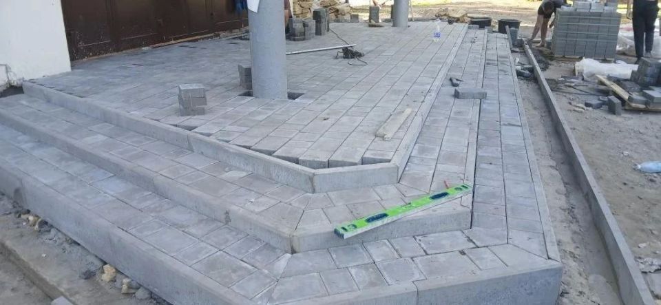 В Марковском ДК подрядчик из Ивановской области начал ремонт входной группы В Марковском ДК подрядчик из Ивановской области начал ремонт входной группы