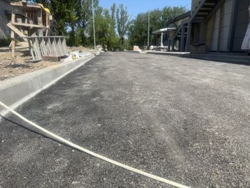 Подрядная организация СК «СТИЛЛ» существенно расширила фронт работ в здании патологоанатомического отделения г. Краснодона, сосредоточившись на благоустройстве территории и высокотехнологичном оснащении помещений
