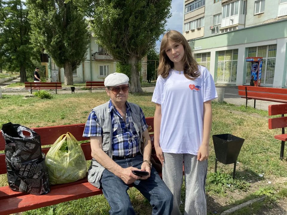 Молодёжный совет города Кировска поздравил жителей с Днём России Молодёжный совет города Кировска поздравил жителей с Днём России