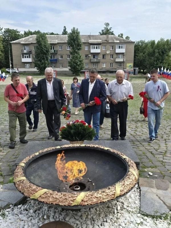 День России в Ровеньках. 12 июня - главный государственный праздник нашей страны! Этот день объединяет всех, кто любит Россию, гордится её великой историей, богатым культурным наследием и достижениями День России в Ровеньках. 12 июня - главный государственный праздник нашей страны! Этот день объединяет всех, кто любит Россию, гордится её великой историей, богатым культурным наследием и достижениями