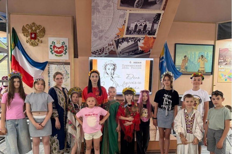 В рамках празднования Дня России в Свердловском краеведческом музее состоялся фотопроект «Надень народное: в единстве традиций»