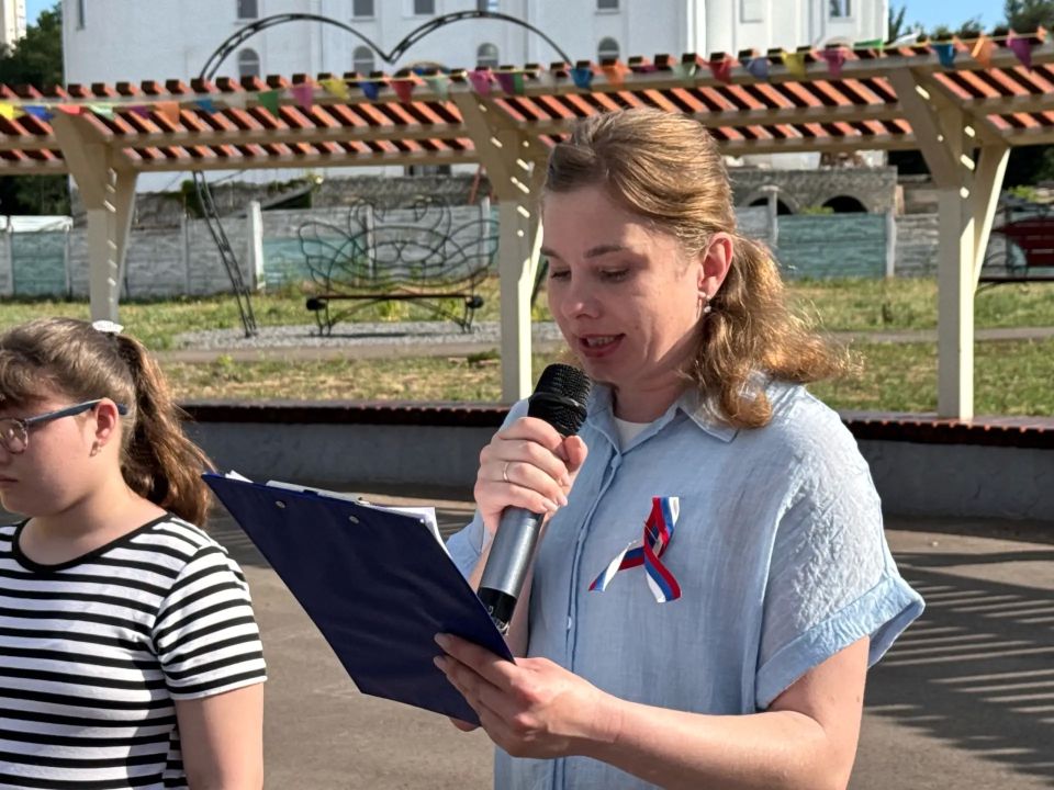 12 июня в парке "Молодой гвардии" города Краснодона состоялась просветительская программа, посвященная Дню России 12 июня в парке "Молодой гвардии" города Краснодона состоялась просветительская программа, посвященная Дню России