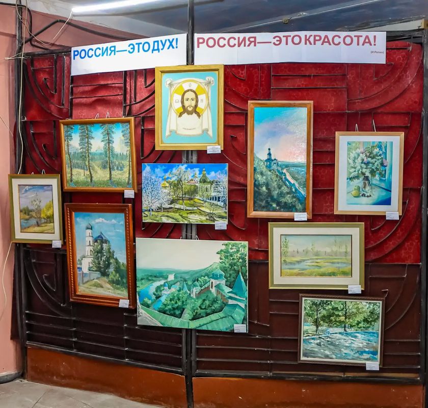 12 июня, ко Дню России, в Рубежном состоялось торжественное открытие выставки живописи, посвящённой красоте и духу нашей страны