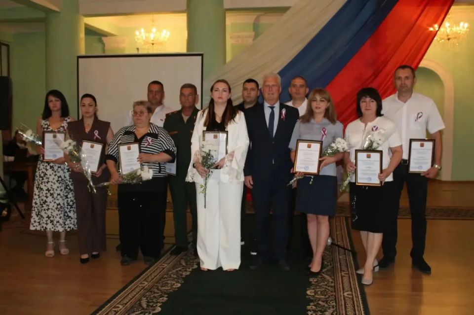 Сегодня, в главный праздник нашей страны — День России, сердце переполняет гордость Сегодня, в главный праздник нашей страны — День России, сердце переполняет гордость