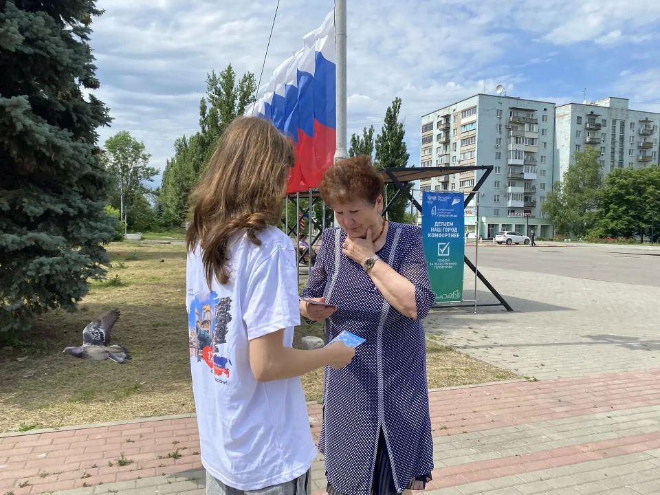 Молодёжный совет города Кировска поздравил жителей с Днём России Молодёжный совет города Кировска поздравил жителей с Днём России
