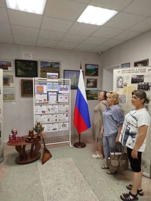 "Страна, что названа Великой": в Новоайдарском музее открыта выставка, посвященная Дню России "Страна, что названа Великой": в Новоайдарском музее открыта выставка, посвященная Дню России