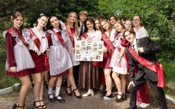 Алчевская гимназия им. В.Н.Онуфриенко ежегодно гордится своими выпускниками