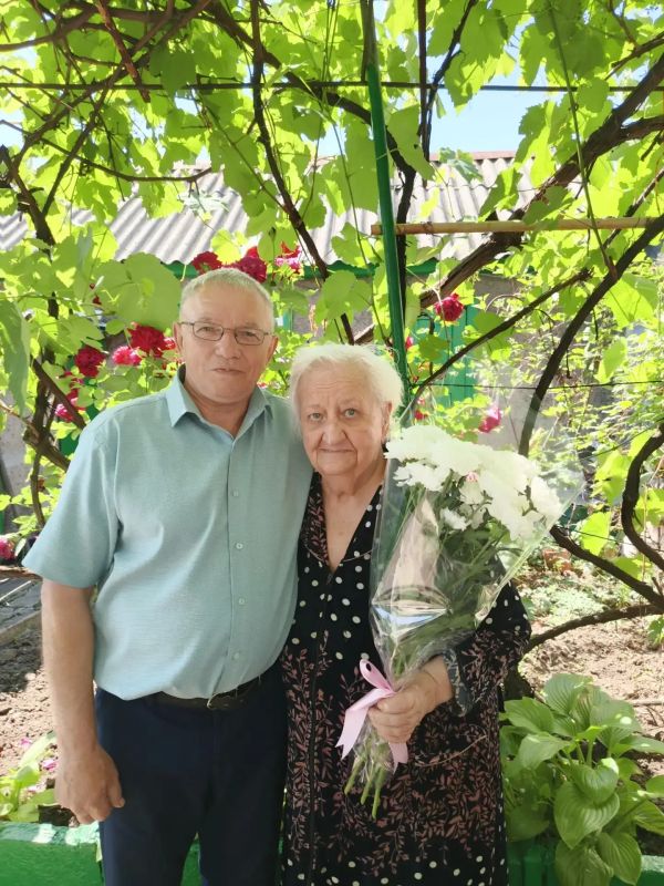 Сегодня я имел высокую честь навестить замечательного человека — Захарчук Ирину Петровну, которая отмечает свой 85-й день рождения