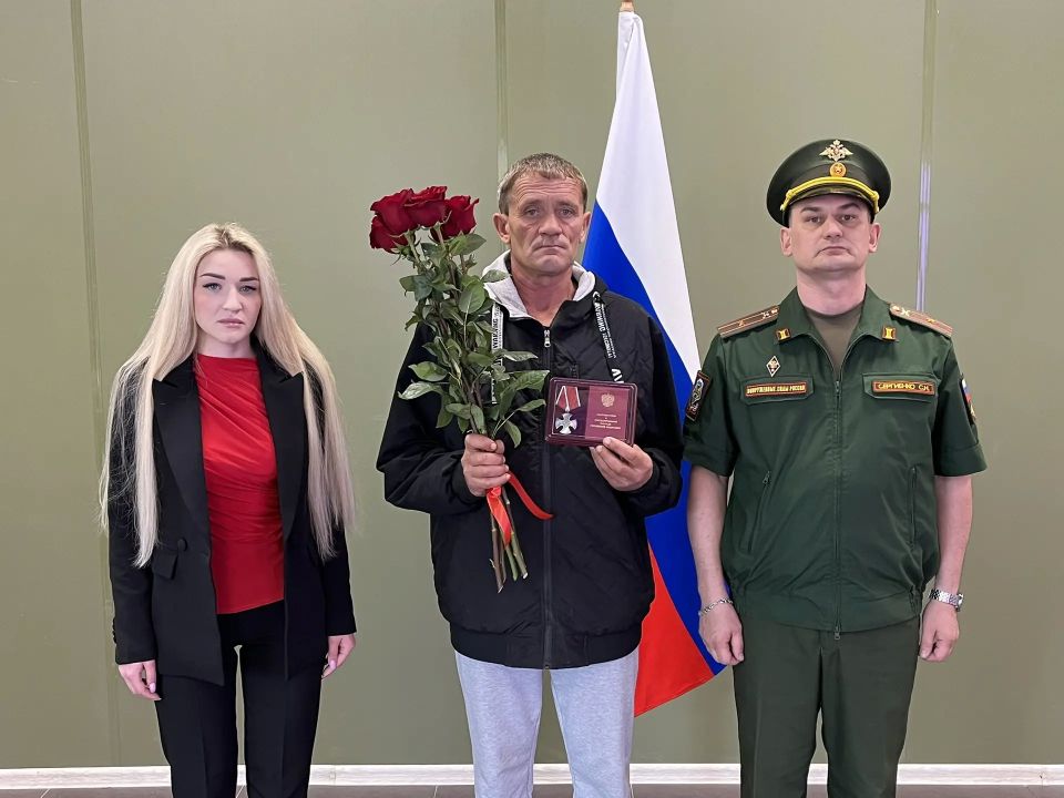 В Марковке передали Ордена Мужества родственникам погибших Героев В Марковке передали Ордена Мужества родственникам погибших Героев
