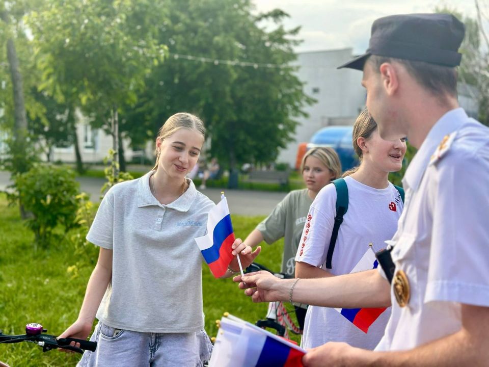 111Правоохранители Луганской Народной Республики обеспечили охрану общественного порядка в День России 111Правоохранители Луганской Народной Республики обеспечили охрану общественного порядка в День России