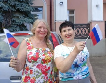 ТРИ ЦВЕТА, КОТОРЫЕ НАС ОБЪЕДИНЯЮТ