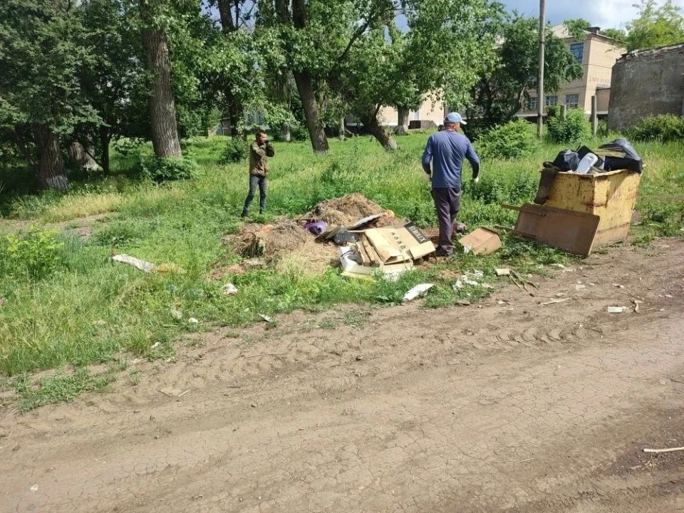 Коммунальные службы города проводят уборку общественных пространств Коммунальные службы города проводят уборку общественных пространств