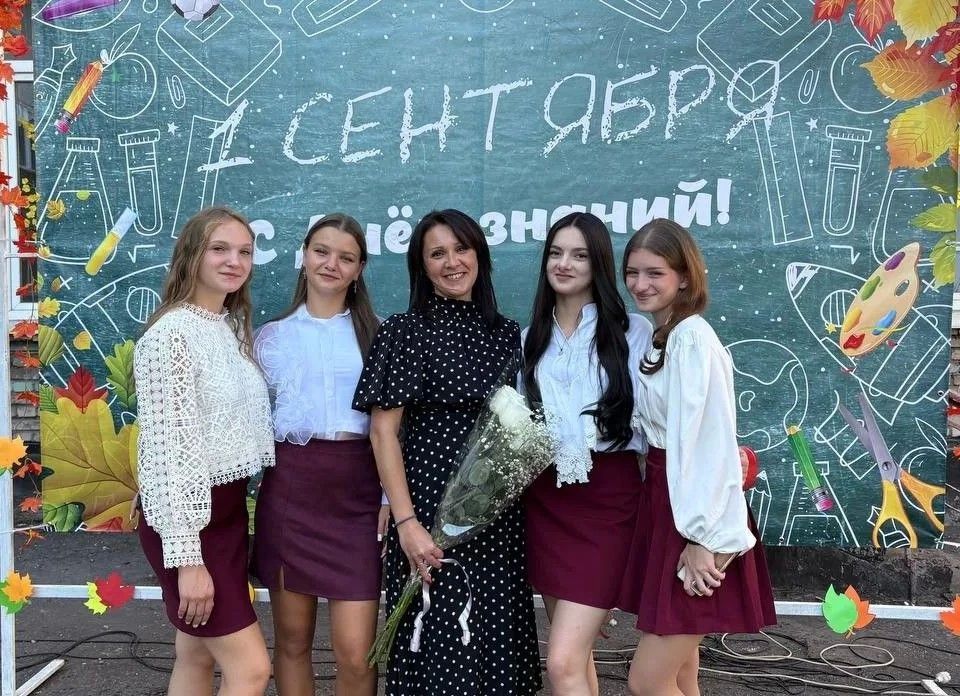 Алчевская гимназия им. В.Н.Онуфриенко ежегодно гордится своими выпускниками Алчевская гимназия им. В.Н.Онуфриенко ежегодно гордится своими выпускниками