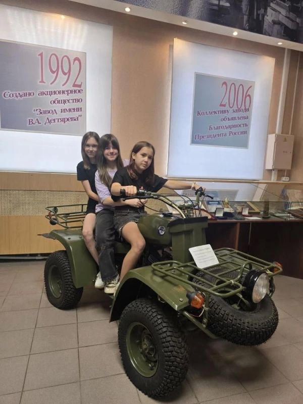 Константин Бутримов: Живая история и яркие эмоции: незабываемая экскурсия детей из ЛНР в Техноцентр «Завода имени В.А. Дегтярева» Константин Бутримов: Живая история и яркие эмоции: незабываемая экскурсия детей из ЛНР в Техноцентр «Завода имени В.А. Дегтярева»