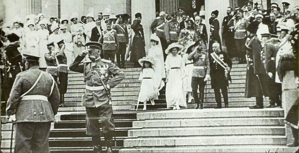 13 июня. 1961. Первый космонавт Юрий Гагарин заложил первый камень в фундамент здания первого в мире музея Космонавтики в Калуге 1955 13 июня. 1961. Первый космонавт Юрий Гагарин заложил первый камень в фундамент здания первого в мире музея Космонавтики в Калуге 1955