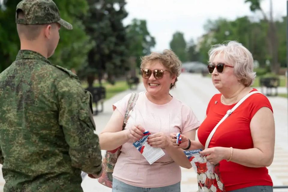 С Днём России, родной Луганск! С Днём России, родной Луганск!