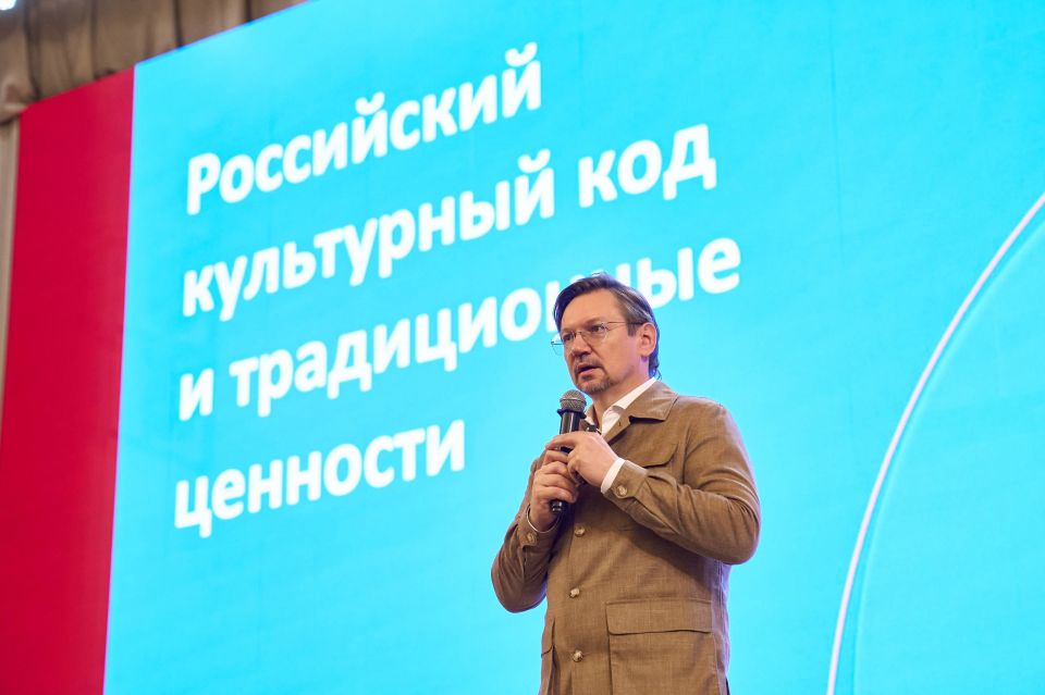 «От того, как мы воспитываем молодёжь, зависит то, сможет ли Россия сберечь и приумножить саму себя» «От того, как мы воспитываем молодёжь, зависит то, сможет ли Россия сберечь и приумножить саму себя»
