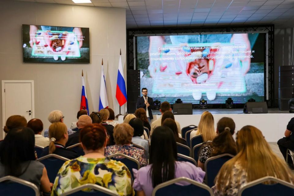 Столичные полицейские – в числе слушателей антинаркотического семинара, спикерами которого выступили эксперты из Санкт-Петербурга Столичные полицейские – в числе слушателей антинаркотического семинара, спикерами которого выступили эксперты из Санкт-Петербурга