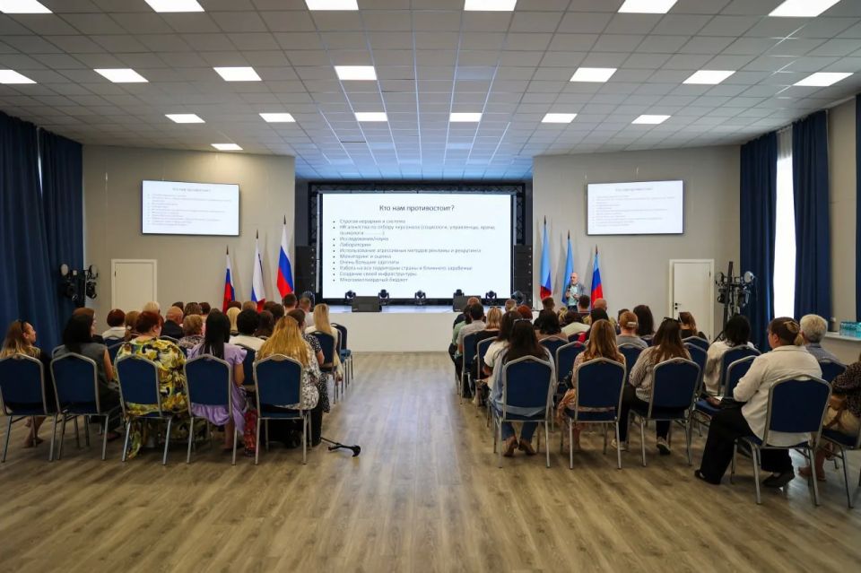 Столичные полицейские – в числе слушателей антинаркотического семинара, спикерами которого выступили эксперты из Санкт-Петербурга Столичные полицейские – в числе слушателей антинаркотического семинара, спикерами которого выступили эксперты из Санкт-Петербурга