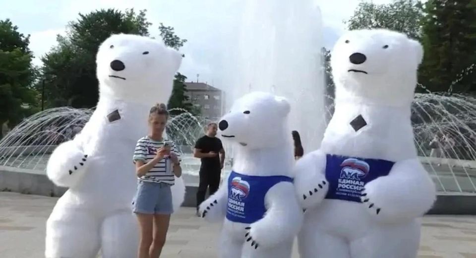 В Луганске прошёл яркий парад медведей ко Дню России! В Луганске прошёл яркий парад медведей ко Дню России!