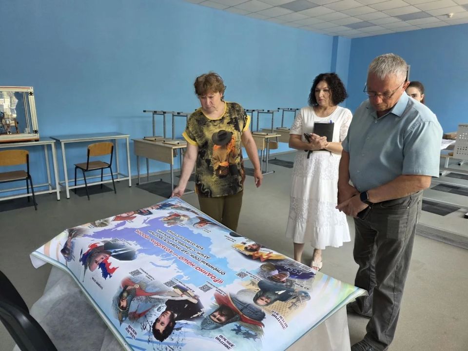 Сегодня я вместе с моей коллегой, депутатом городского Совета Лилианой Великородовой, посетили Краснолучскую школу № 7 Сегодня я вместе с моей коллегой, депутатом городского Совета Лилианой Великородовой, посетили Краснолучскую школу № 7