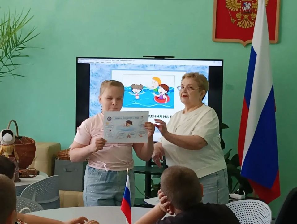 Для учащихся начальной школы, посещающих летнюю тематическую площадку в Кировской СШ №2, была проведена беседа «О правилах безопасного поведения детей в период летних каникул» Для учащихся начальной школы, посещающих летнюю тематическую площадку в Кировской СШ №2, была проведена беседа «О правилах безопасного поведения детей в период летних каникул»