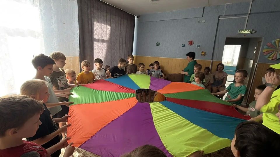 Активистки брянковского местного отделения «Союза женщин России» Татьяна Лондаренко , Светлана Басюк , Татьяна Баева, Светлана Кострубина , Юлия Музычук, Екатерина Трофа, Виктория Деркач и индивидуальные предприниматели... Активистки брянковского местного отделения «Союза женщин России» Татьяна Лондаренко , Светлана Басюк , Татьяна Баева, Светлана Кострубина , Юлия Музычук, Екатерина Трофа, Виктория Деркач и индивидуальные предприниматели...