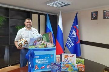 Председатель Совета Свердловского округа Борис Семиошко принял участие в акции «Коробка храбрости»