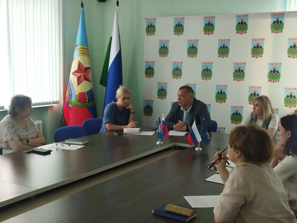 В Брянке обсудили реализацию планов на 2026 год «Движения Первых»: от «Зарницы 2.0» до фестиваля «Семейная команда» В Брянке обсудили реализацию планов на 2026 год «Движения Первых»: от «Зарницы 2.0» до фестиваля «Семейная команда»