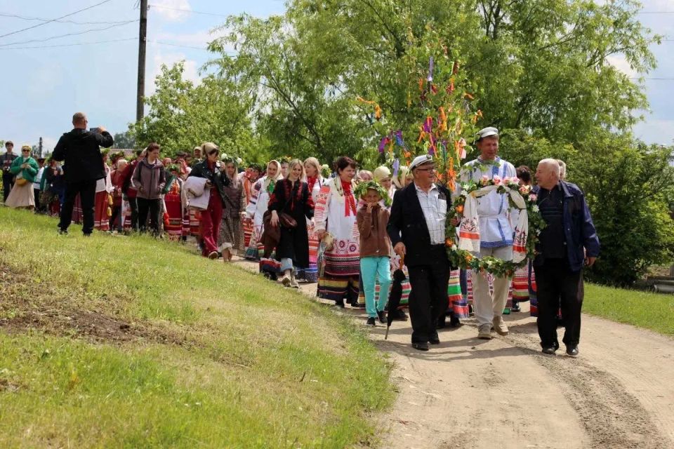 С 30 по 31 мая народный фольклорно-этнографический коллектив "Белолучанка" Муниципального бюджетного учреждения "Белолуцкий Дом культуры", под руководством несменного руководителя Шуляк Людмилы Ивановны, с обрядом "Встреча... С 30 по 31 мая народный фольклорно-этнографический коллектив "Белолучанка" Муниципального бюджетного учреждения "Белолуцкий Дом культуры", под руководством несменного руководителя Шуляк Людмилы Ивановны, с обрядом "Встреча...