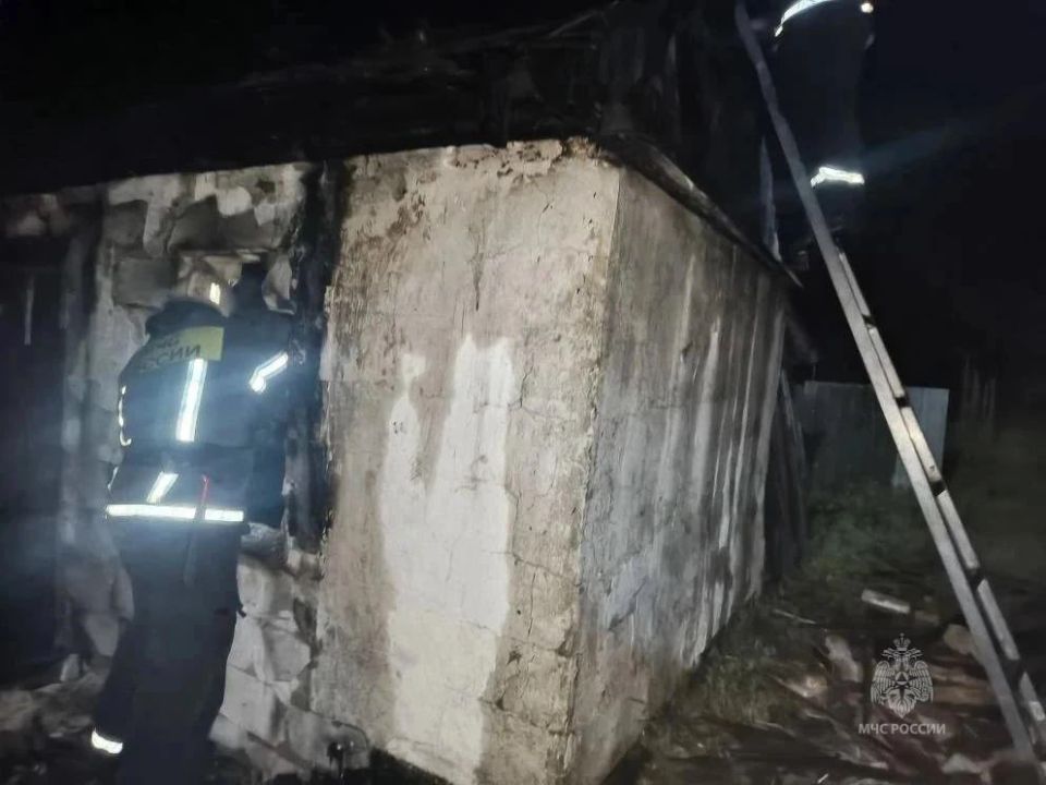 Два человека погибли, предположительно от непотушенной сигареты, на пожаре в Красном Луче - ГУ МЧС России по Республике Два человека погибли, предположительно от непотушенной сигареты, на пожаре в Красном Луче - ГУ МЧС России по Республике