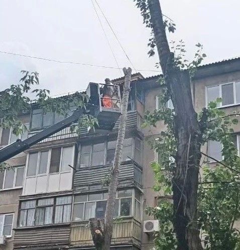 Коммунальными службами проведены работы на территории города Коммунальными службами проведены работы на территории города