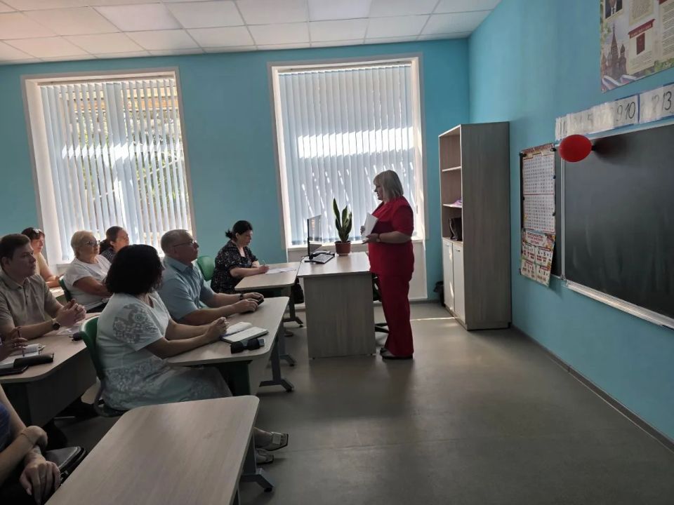 Сегодня я вместе с моей коллегой, депутатом городского Совета Лилианой Великородовой, посетили Краснолучскую школу № 7
