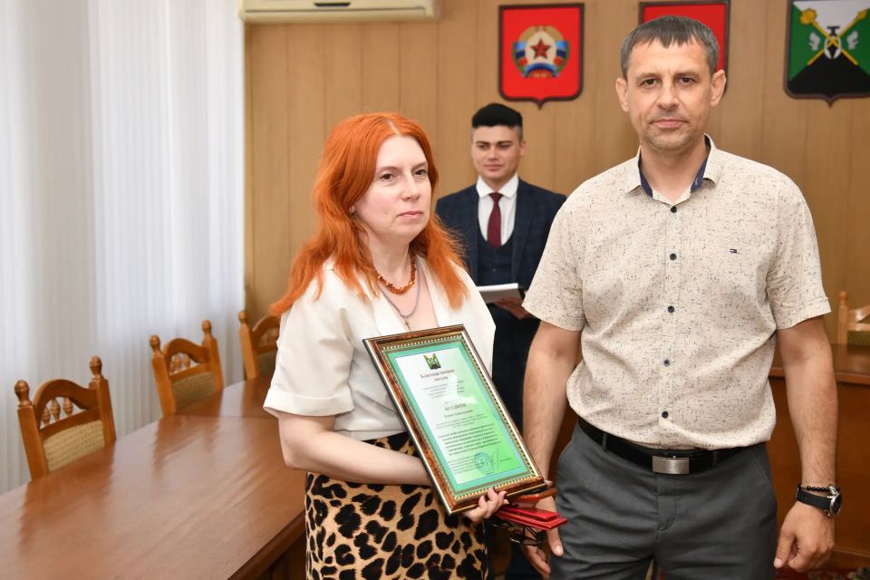 Игорь Ковальчук: В рамках Дня журналиста, который отмечали 14 июня, с руководителем делегации Красноярского края Виктором Ермаковым встретились с представителями СМИ округа