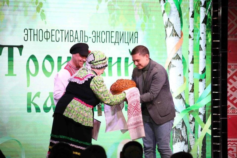 С 30 по 31 мая народный фольклорно-этнографический коллектив "Белолучанка" Муниципального бюджетного учреждения "Белолуцкий Дом культуры", под руководством несменного руководителя Шуляк Людмилы Ивановны, с обрядом "Встреча... С 30 по 31 мая народный фольклорно-этнографический коллектив "Белолучанка" Муниципального бюджетного учреждения "Белолуцкий Дом культуры", под руководством несменного руководителя Шуляк Людмилы Ивановны, с обрядом "Встреча...