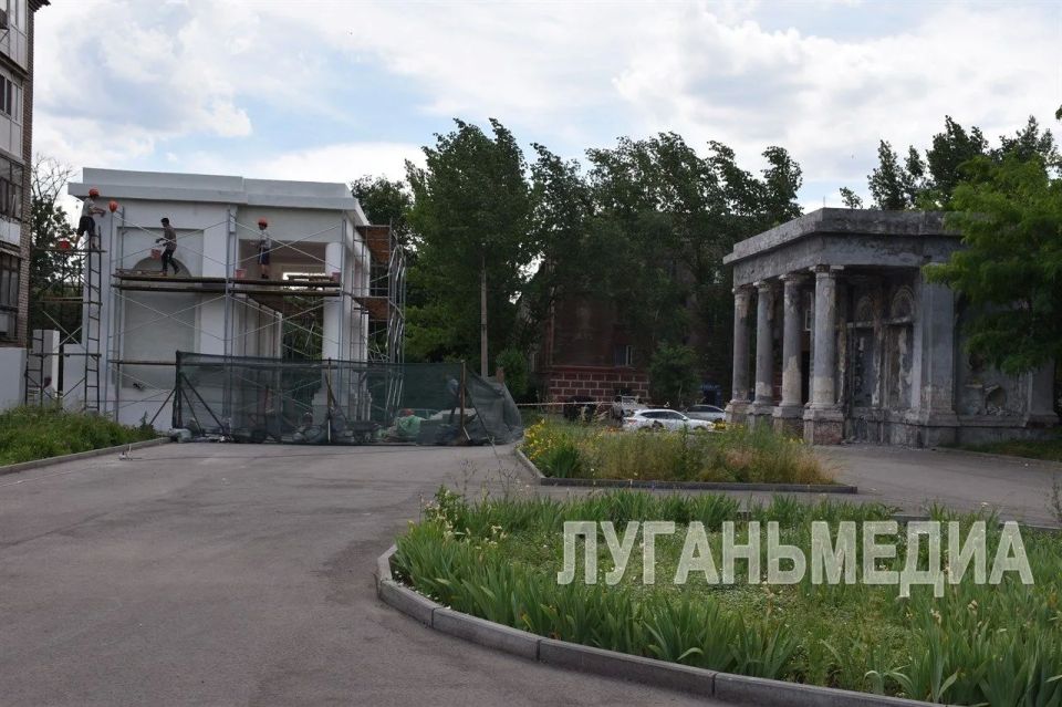 В Алчевске по народной программе «Единой России» продолжается благоустройство Сквера Доблести и Славы В Алчевске по народной программе «Единой России» продолжается благоустройство Сквера Доблести и Славы