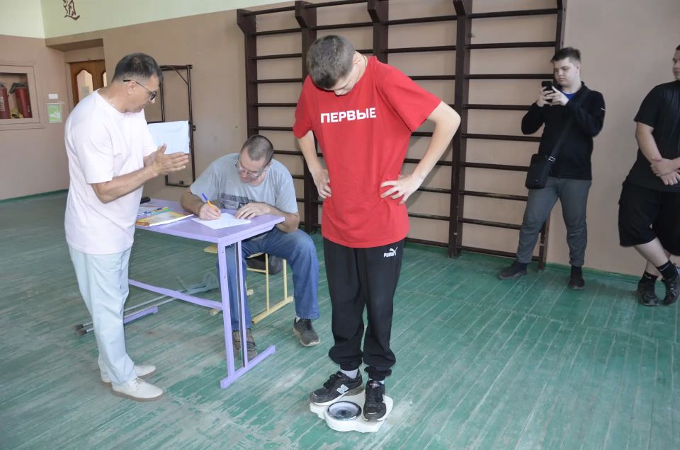 В Лутугино прошли соревнования по армрестлингу в рамках «Силы России» В Лутугино прошли соревнования по армрестлингу в рамках «Силы России»