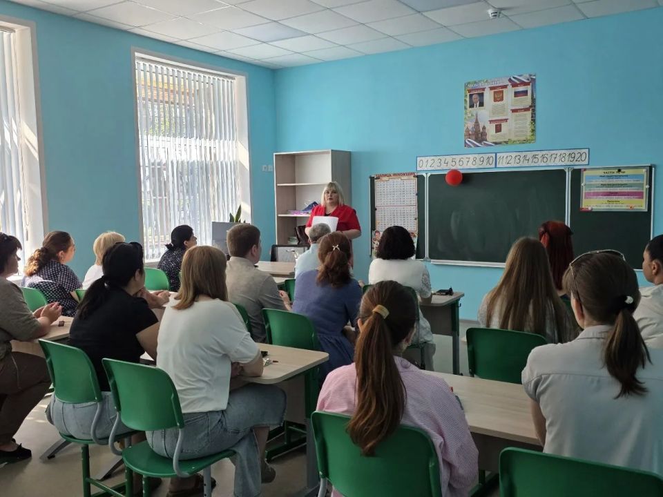 Сегодня я вместе с моей коллегой, депутатом городского Совета Лилианой Великородовой, посетили Краснолучскую школу № 7 Сегодня я вместе с моей коллегой, депутатом городского Совета Лилианой Великородовой, посетили Краснолучскую школу № 7