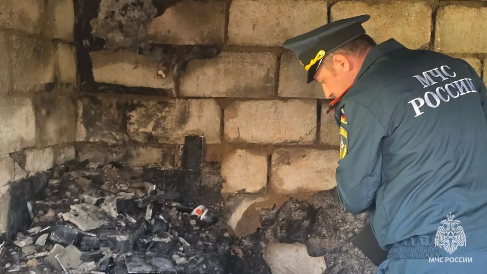 Два человека погибли при пожаре от незатушенной сигареты в Красном Луче Два человека погибли при пожаре от незатушенной сигареты в Красном Луче