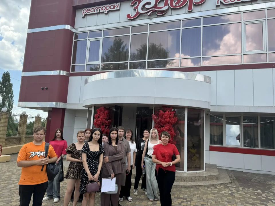 Профтур для поваров. В рамках профориентационной работы с молодежью, студенты Краснодонского промышленно-экономического колледжа, которые обучаются профессии повара, совместно с сотрудниками Территориального отделения... Профтур для поваров. В рамках профориентационной работы с молодежью, студенты Краснодонского промышленно-экономического колледжа, которые обучаются профессии повара, совместно с сотрудниками Территориального отделения...