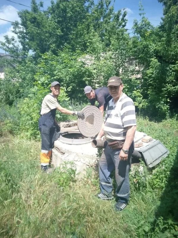 В Красном Луче продолжаются ежедневные работы по благоустройству