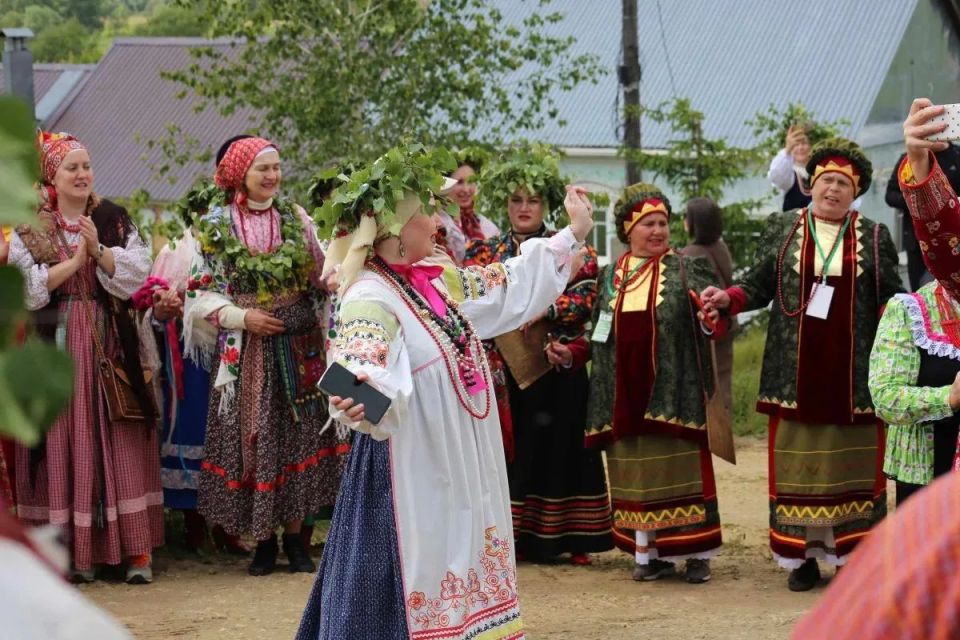 С 30 по 31 мая народный фольклорно-этнографический коллектив "Белолучанка" Муниципального бюджетного учреждения "Белолуцкий Дом культуры", под руководством несменного руководителя Шуляк Людмилы Ивановны, с обрядом "Встреча... С 30 по 31 мая народный фольклорно-этнографический коллектив "Белолучанка" Муниципального бюджетного учреждения "Белолуцкий Дом культуры", под руководством несменного руководителя Шуляк Людмилы Ивановны, с обрядом "Встреча...