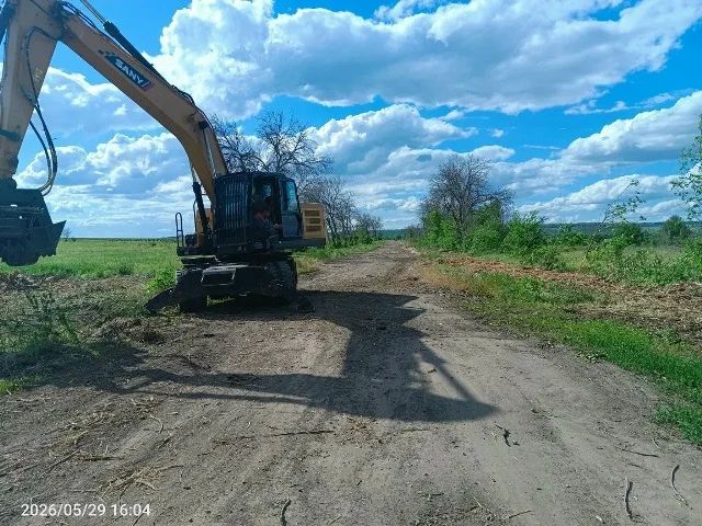 Ремонт автодороги в Славяносербске идет полным ходом Ремонт автодороги в Славяносербске идет полным ходом