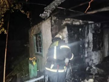 Два человека погибли, предположительно от непотушенной сигареты, на пожаре в Красном Луче - ГУ МЧС России по Республике