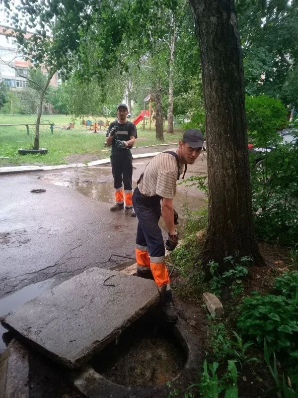 В Красном Луче продолжаются ежедневные работы по благоустройству В Красном Луче продолжаются ежедневные работы по благоустройству