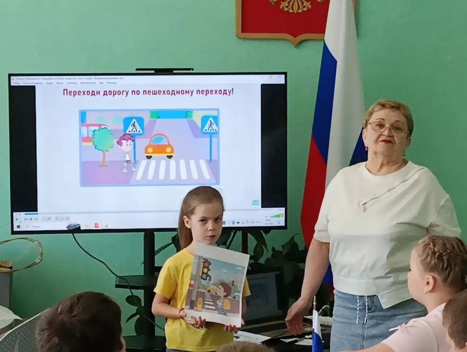 Для учащихся начальной школы, посещающих летнюю тематическую площадку в Кировской СШ №2, была проведена беседа «О правилах безопасного поведения детей в период летних каникул» Для учащихся начальной школы, посещающих летнюю тематическую площадку в Кировской СШ №2, была проведена беседа «О правилах безопасного поведения детей в период летних каникул»